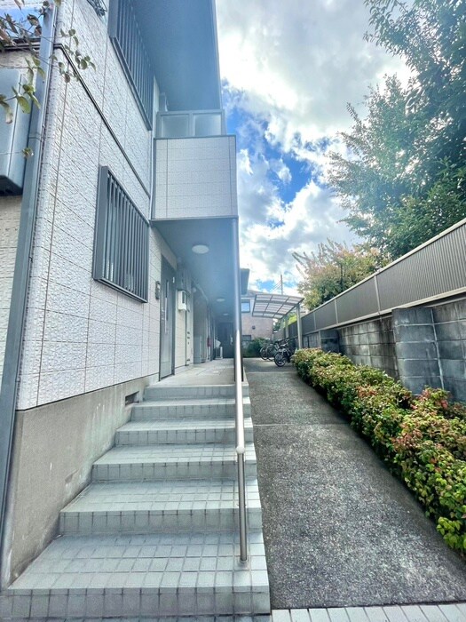 物件外観写真5　(エントランス部分)