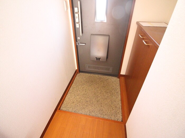 物件内観写真16　(玄関)