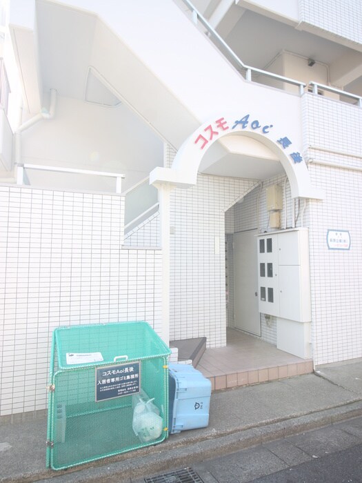 物件外観写真3　(エントランス部分)