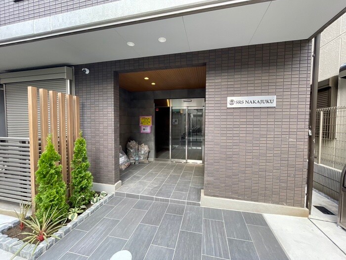 物件外観写真2　(エントランス部分)