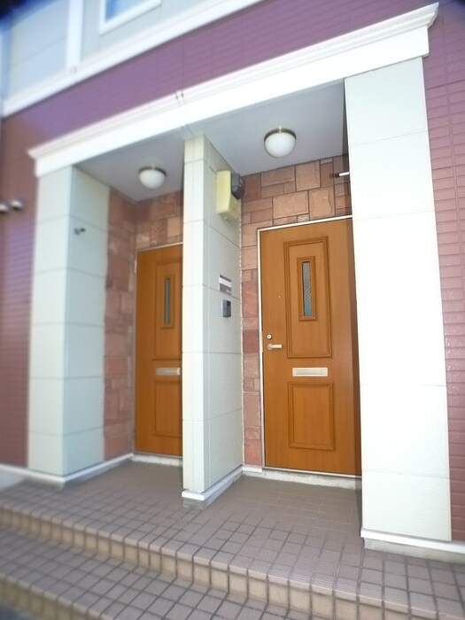 物件外観写真2　(エントランス部分)