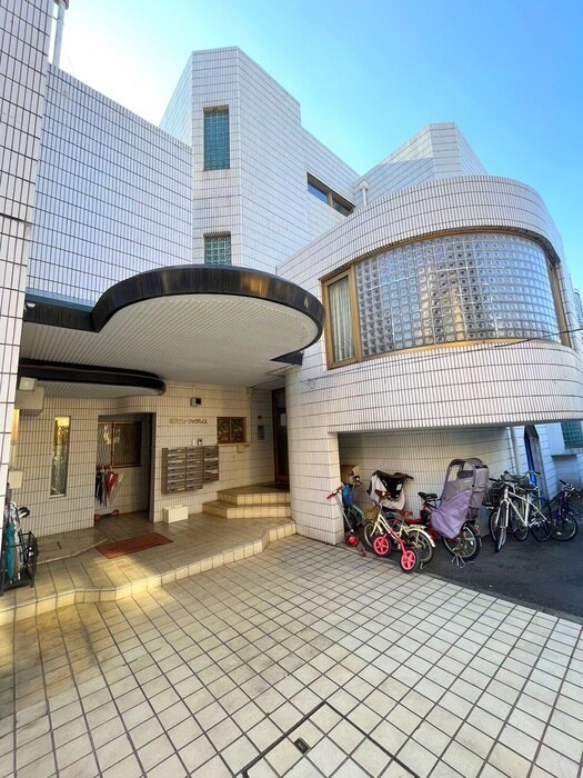 物件外観写真1　(エントランス部分)