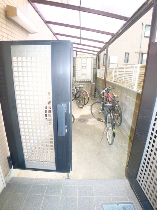 物件外観写真2　(駐輪場)