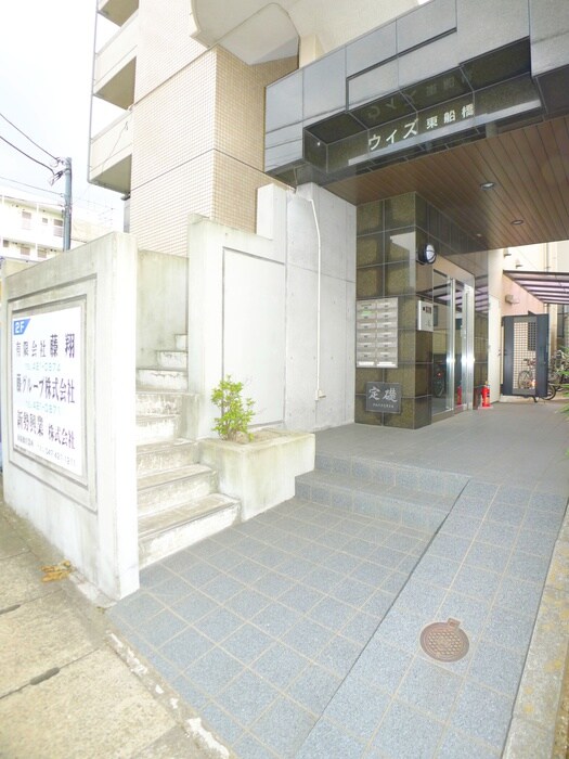 物件外観写真3　(エントランス部分)