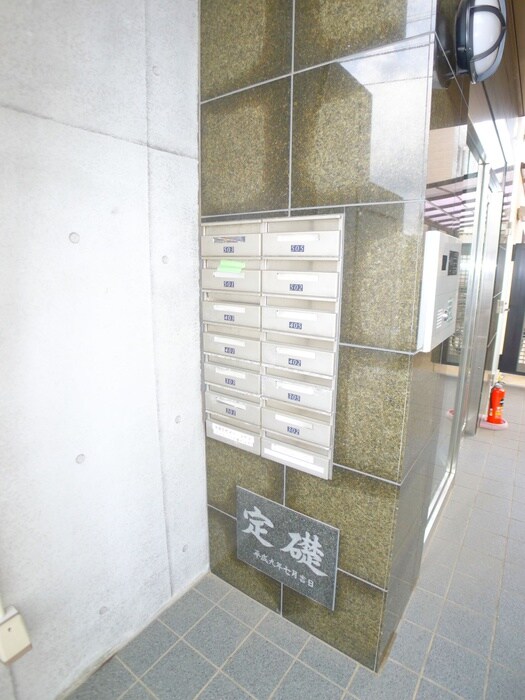 物件外観写真4　(エントランス部分)