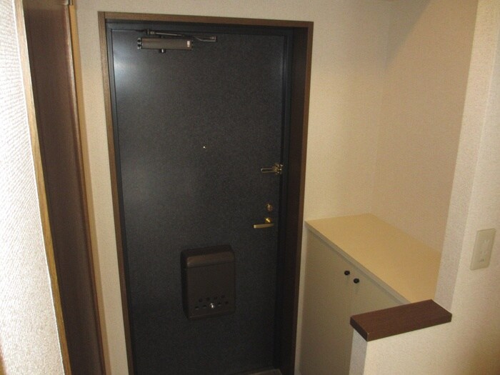 物件内観写真12　(玄関)