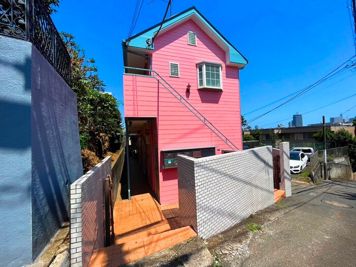 物件外観写真3　(エントランス部分)