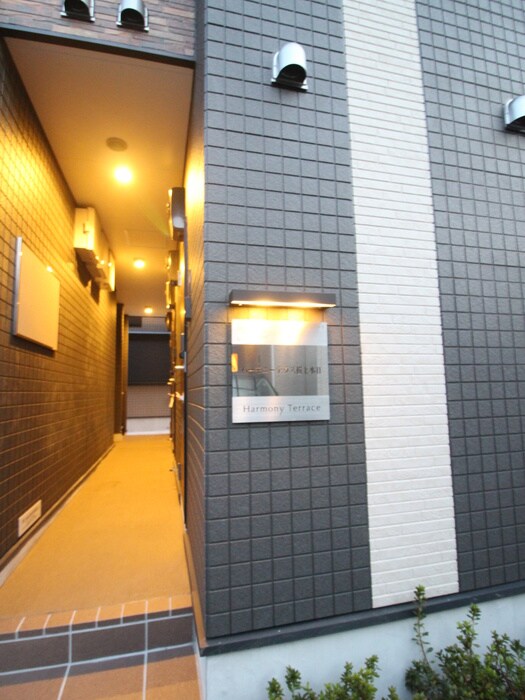 物件外観写真5　(エントランス部分)