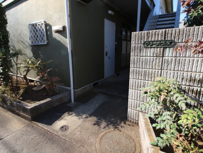 物件外観写真4　(エントランス部分)