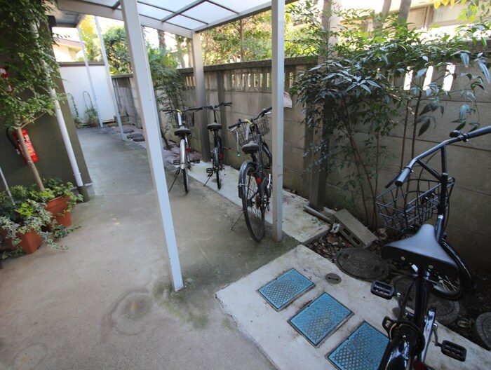 物件外観写真6　(駐輪場)
