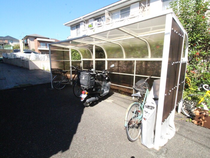 物件外観写真4　(駐輪場)