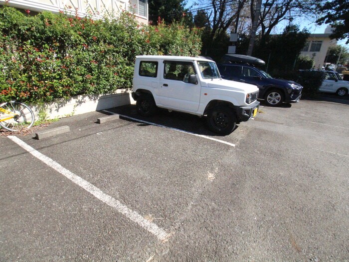 物件外観写真5　(駐車場)