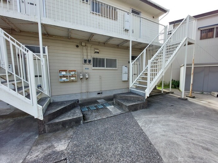 物件外観写真4　(エントランス部分)