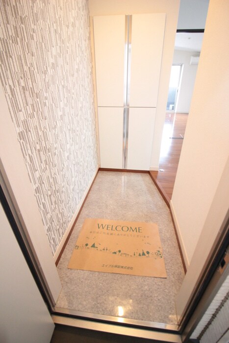 物件内観写真13　(玄関)