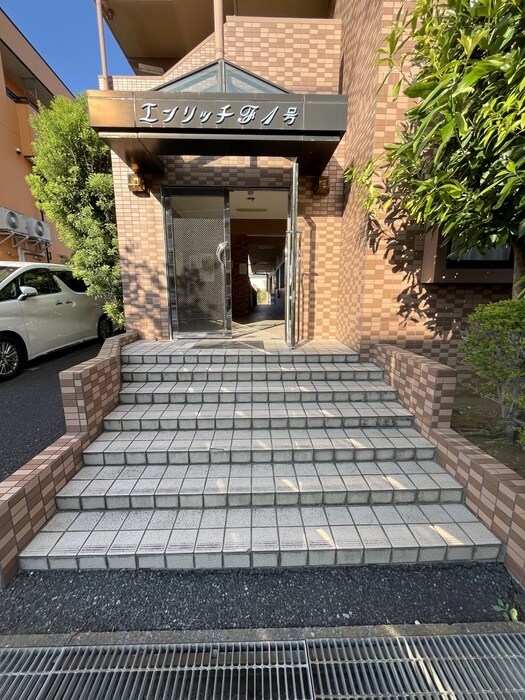 物件外観写真3　(エントランス部分)