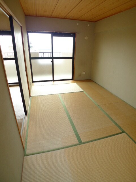 物件内観写真10　(室内からの展望)