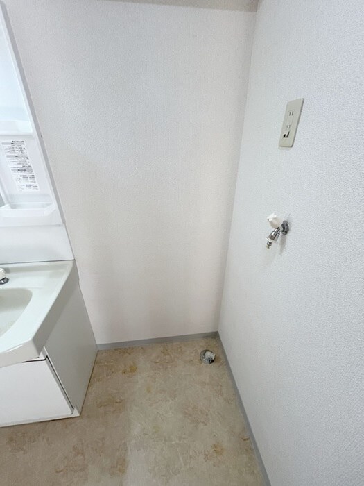 物件内観写真16　(洗濯機置場)