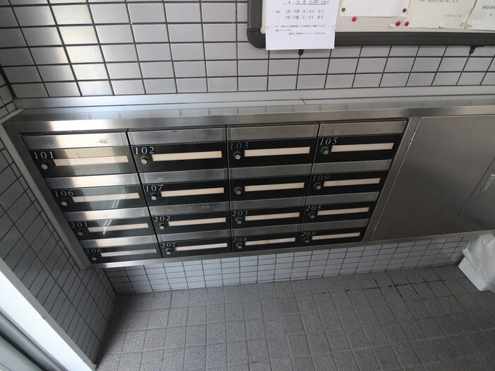 物件外観写真5　(エントランス部分)