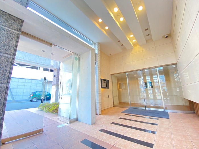 物件外観写真3　(エントランス部分)