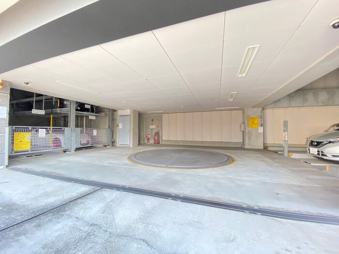 物件外観写真4　(駐車場)