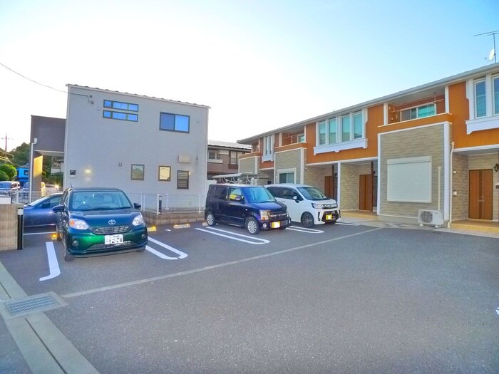 物件外観写真2　(駐車場)