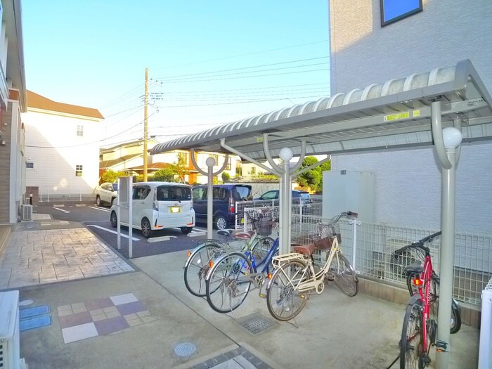 物件外観写真3　(駐輪場)