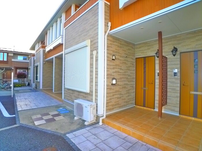 物件外観写真5　(エントランス部分)