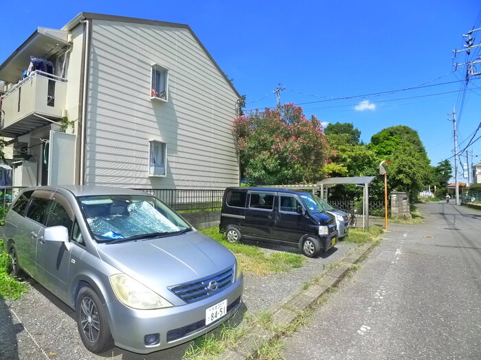 物件外観写真3　(駐車場)