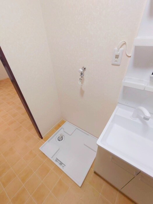 物件内観写真16　(洗濯機置場)