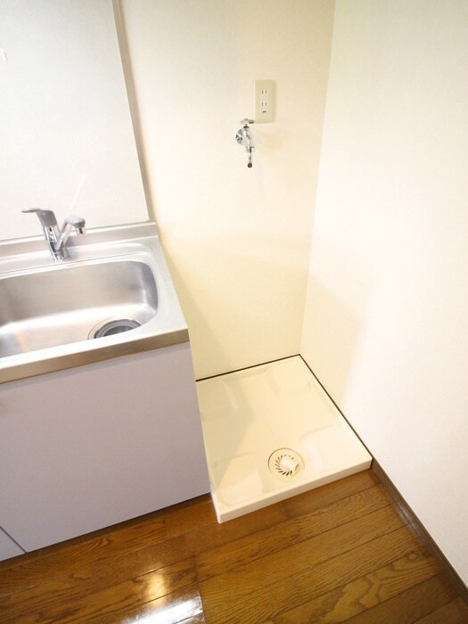 物件内観写真12　(洗濯機置場)