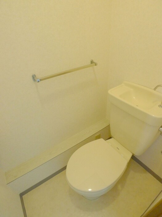 物件内観写真8　(トイレ)