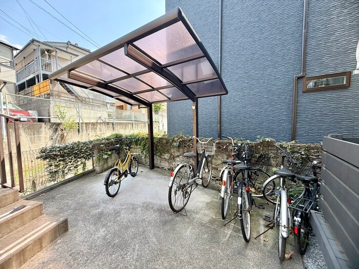 物件外観写真3　(駐輪場)