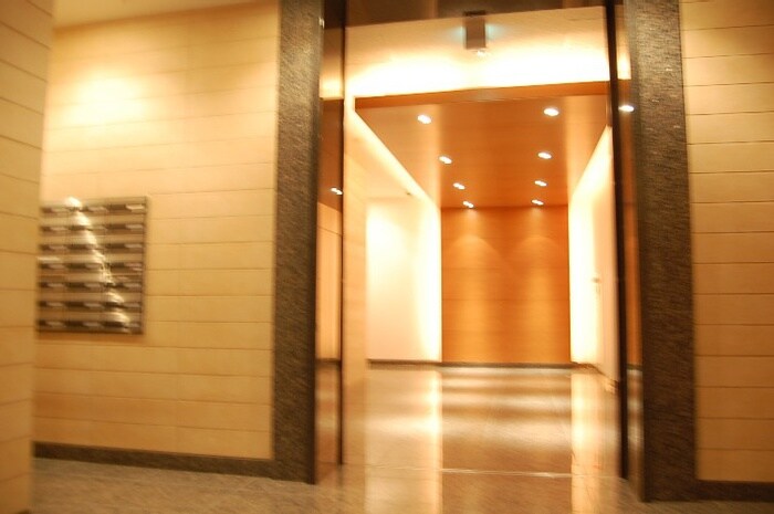 物件外観写真5　(エントランス部分)