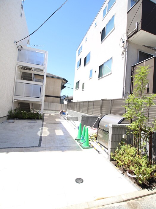 物件外観写真5　(エントランス部分)