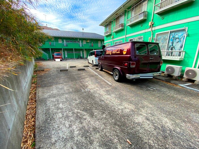 物件外観写真5　(駐車場)