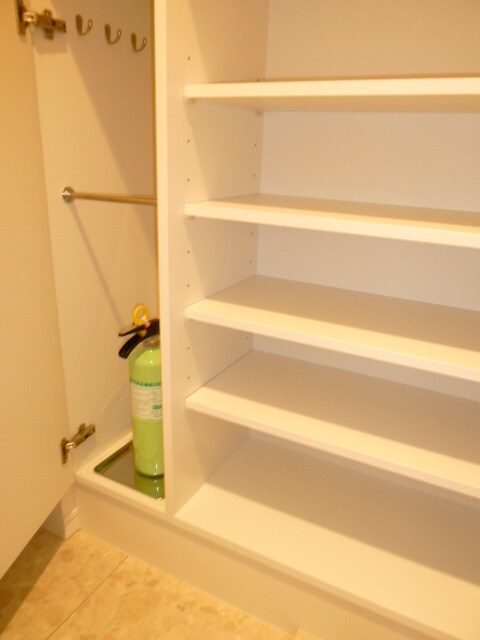 物件内観写真12　(靴箱)