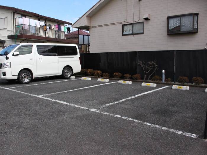物件外観写真3　(駐車場)