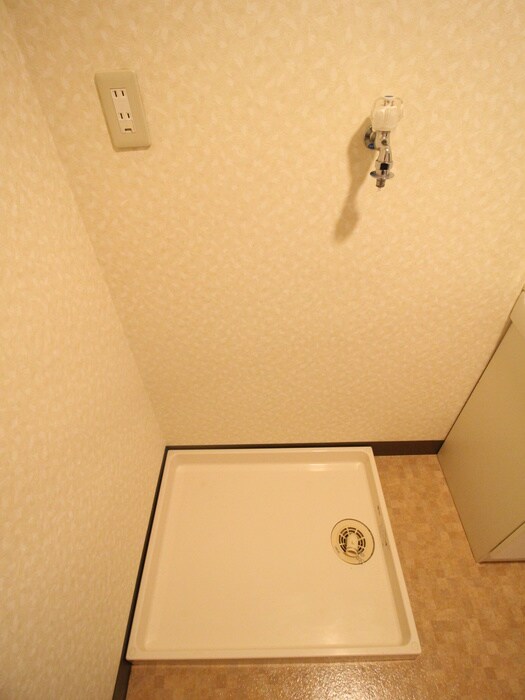 物件内観写真12　(洗濯機置場)