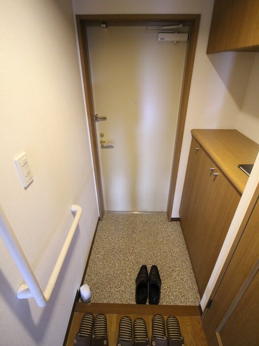 物件内観写真16　(玄関)