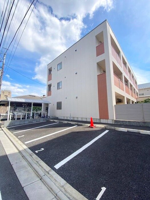 物件外観写真3　(駐車場)