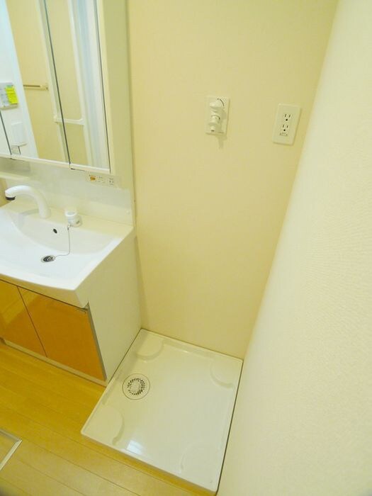 物件内観写真13　(洗濯機置場)