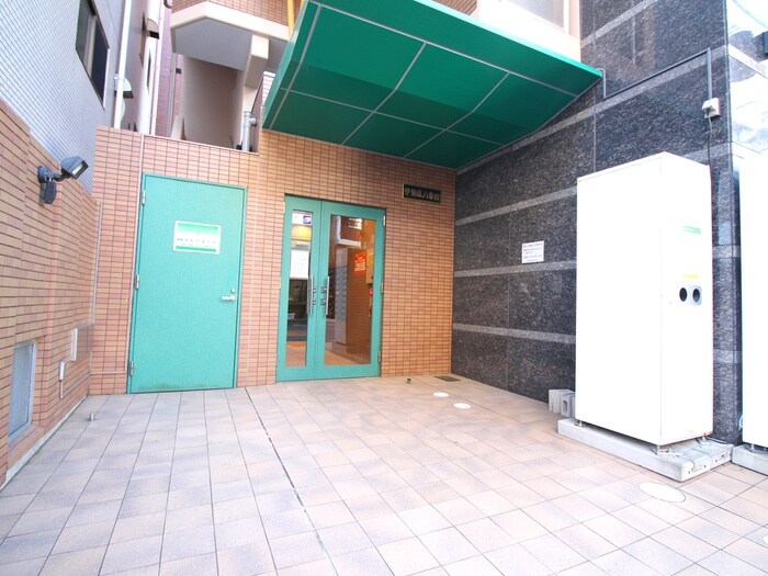 物件外観写真3　(エントランス部分)