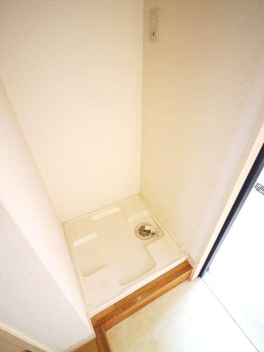 物件内観写真17　(洗濯機置場)