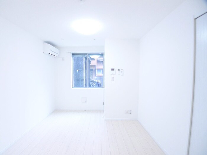 物件内観写真7　(室内からの展望)