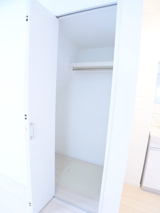 物件内観写真10　(収納)