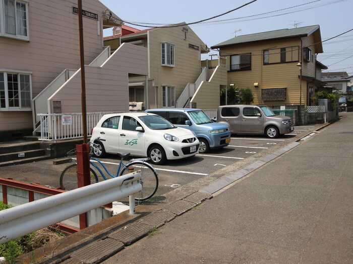 物件外観写真2　(駐車場)