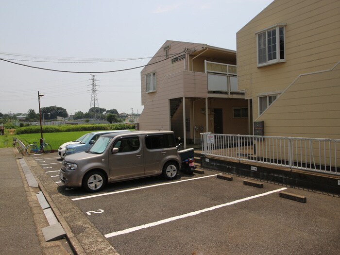 物件外観写真6　(駐車場)