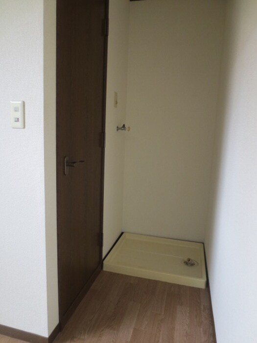 物件内観写真15　(洗濯機置場)