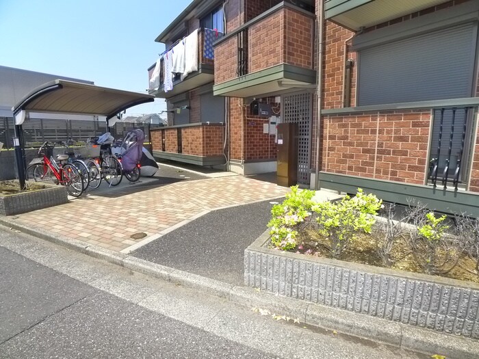 物件外観写真3　(エントランス部分)