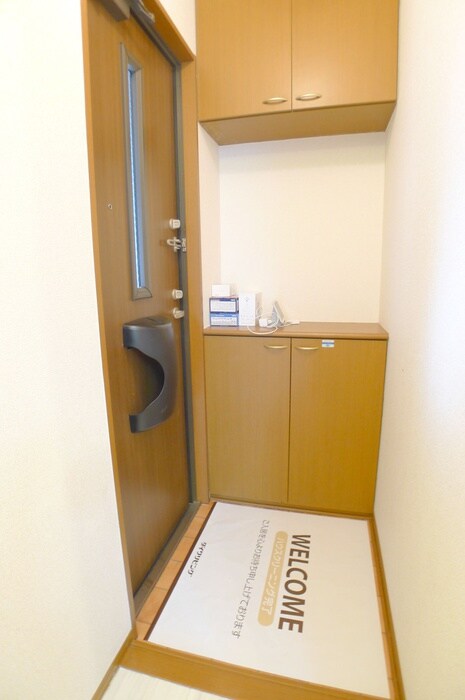 物件内観写真16　(玄関)
